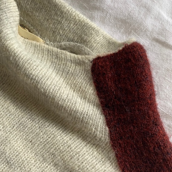 Urban Outfitters Cropped Sweater - Picture 3 of 4